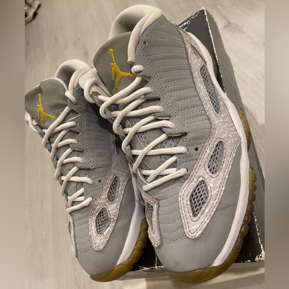 SOLD—-Air Jordan 11 Retro Low - size 7.5